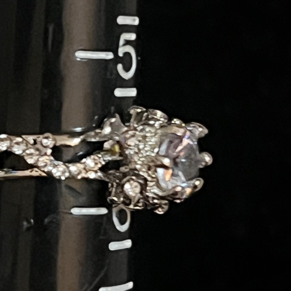 Vintage Sterling Silver and Cubic Zirconia Ring - Size 5.5 - Intricate Filigree - Picture 4 of 7
